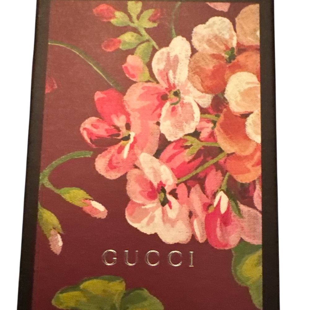Gorgeous NWOT GG Flower Key Fob, original box and dust bag Auth - Picture 9 of 9
